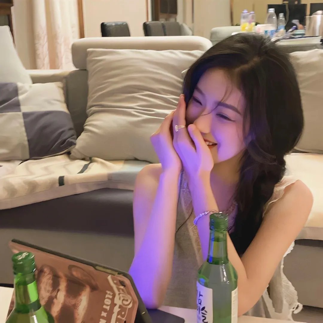 微笑的苹吉